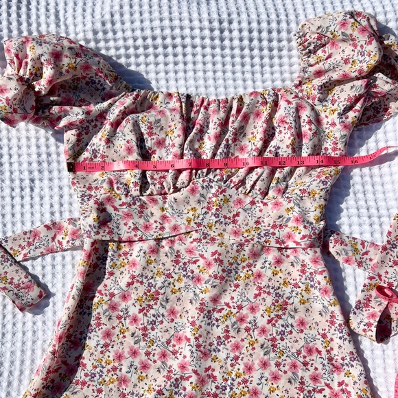 Flutter-Sleeve Garden Floral Dress with Apron Tie-Back - Picture 13 of 16